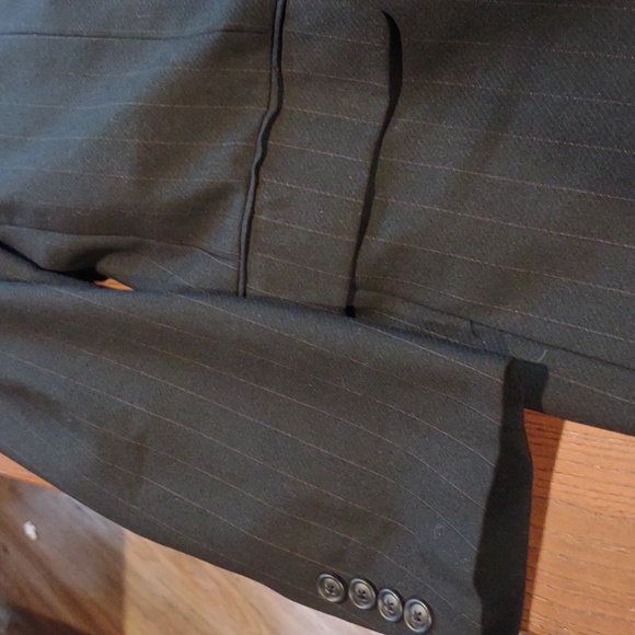 Premium Executive PIN STRIPE Suit by GERALD AUSTIN OF BOND STREET. 44L - Picture 3 of 16